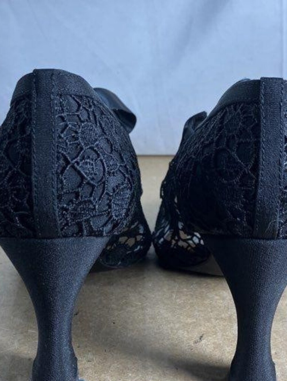 RARE Vintage Stuart Weitzman Black Lace Court Heels Shoes Sz 7 - Picture 3 of 6